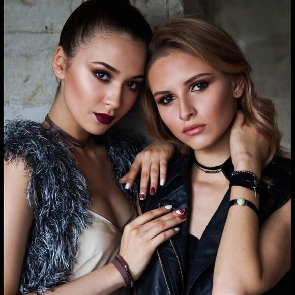 18 Pairs Tiny Cartilage Stud Earrings for Women Men Star Moon Heart Disc Ball - Picture 5 of 8